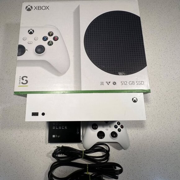 🎮 Xbox Series S Starter Bundle – 512GB All-Digital Console - Picture 1 of 2